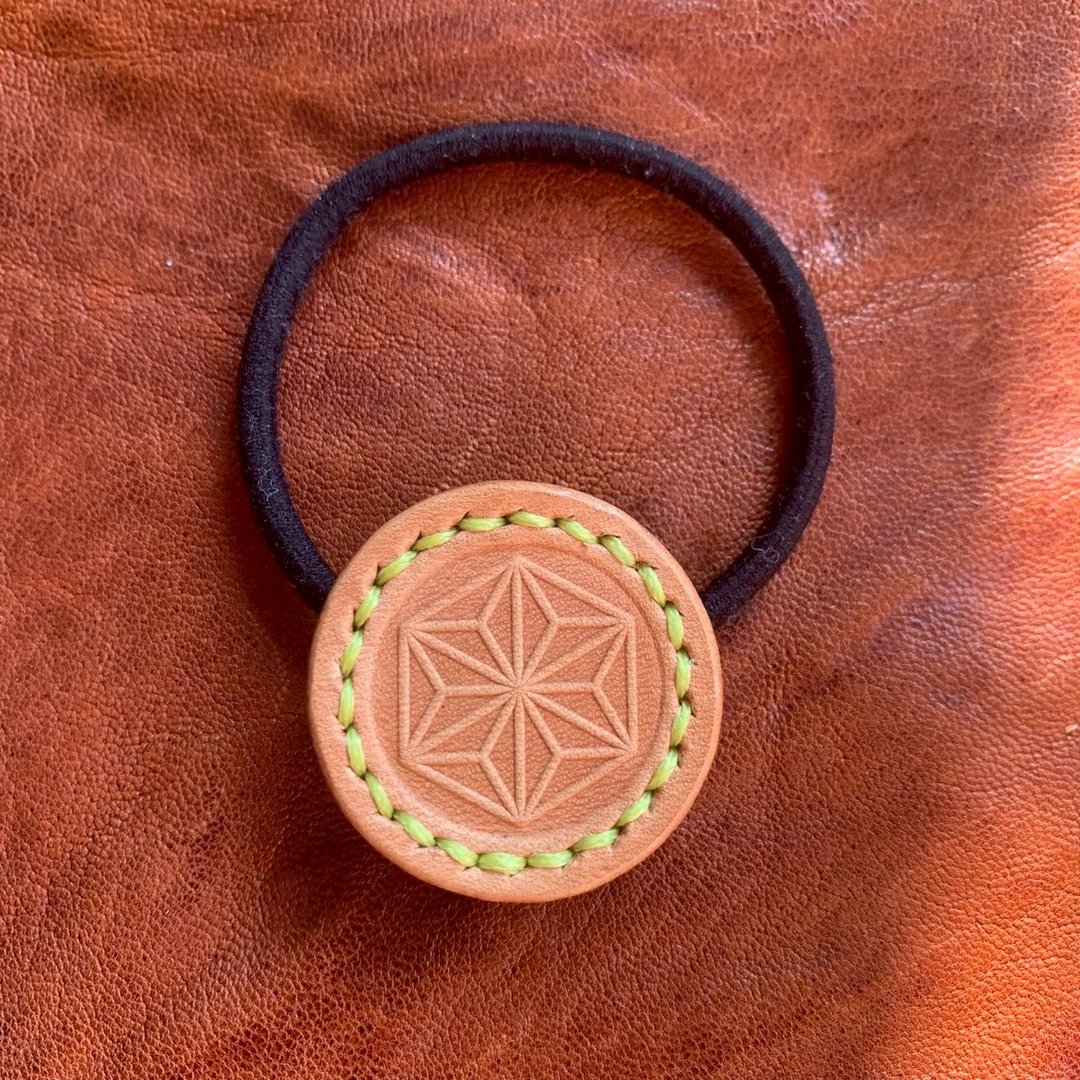 六角麻叶 - itoasobi Macrame Leather Works 皮革发圈 嫩苗色 - 发饰 - 真皮 绿色