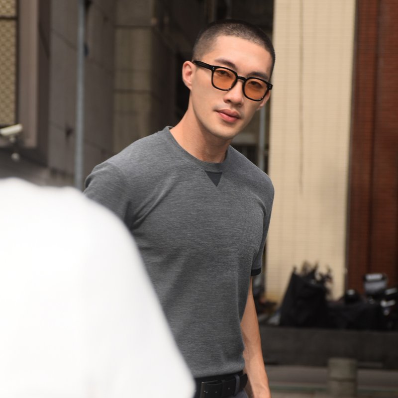 墨灰品牌刺绣修身上衣(TCool凉感透气) - 男装上衣/T 恤 - 其他材质 灰色