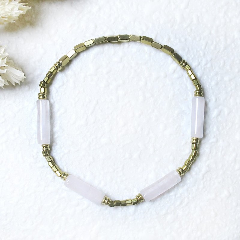 VIIART。调宜-粉。粉水晶黄铜手环|洗澡免拆天然石基本款手链SS23 - 手链/手环 - 铜/黄铜 粉红色