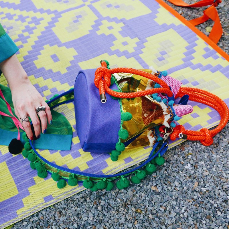 'BUCKET-Mini' Drawstring Beach Bucket Bag in Cactus Pop (Purple/Orange) with Pom-pom Shoulder Strap - 手提包/手提袋 - 塑料 绿色