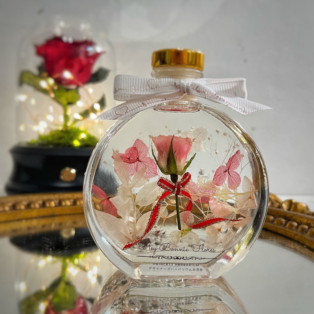 浪漫爱情 干燥玫瑰浮游花 选购LED小夜灯座 定制化雷射雕刻 - 干燥花/捧花 - 植物．花 红色
