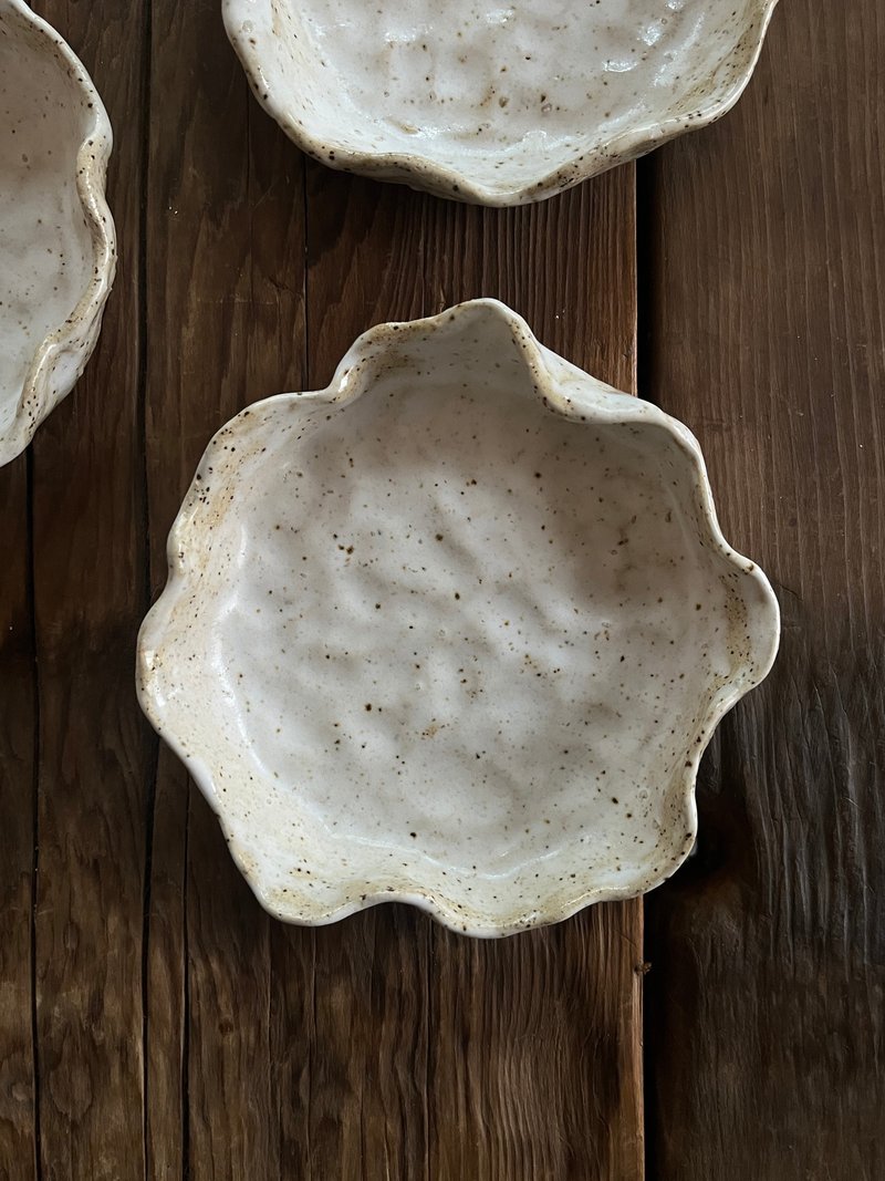 乳白 手捏花盘 | 陶器皿 - 盘子/餐盘/盘架 - 陶 白色