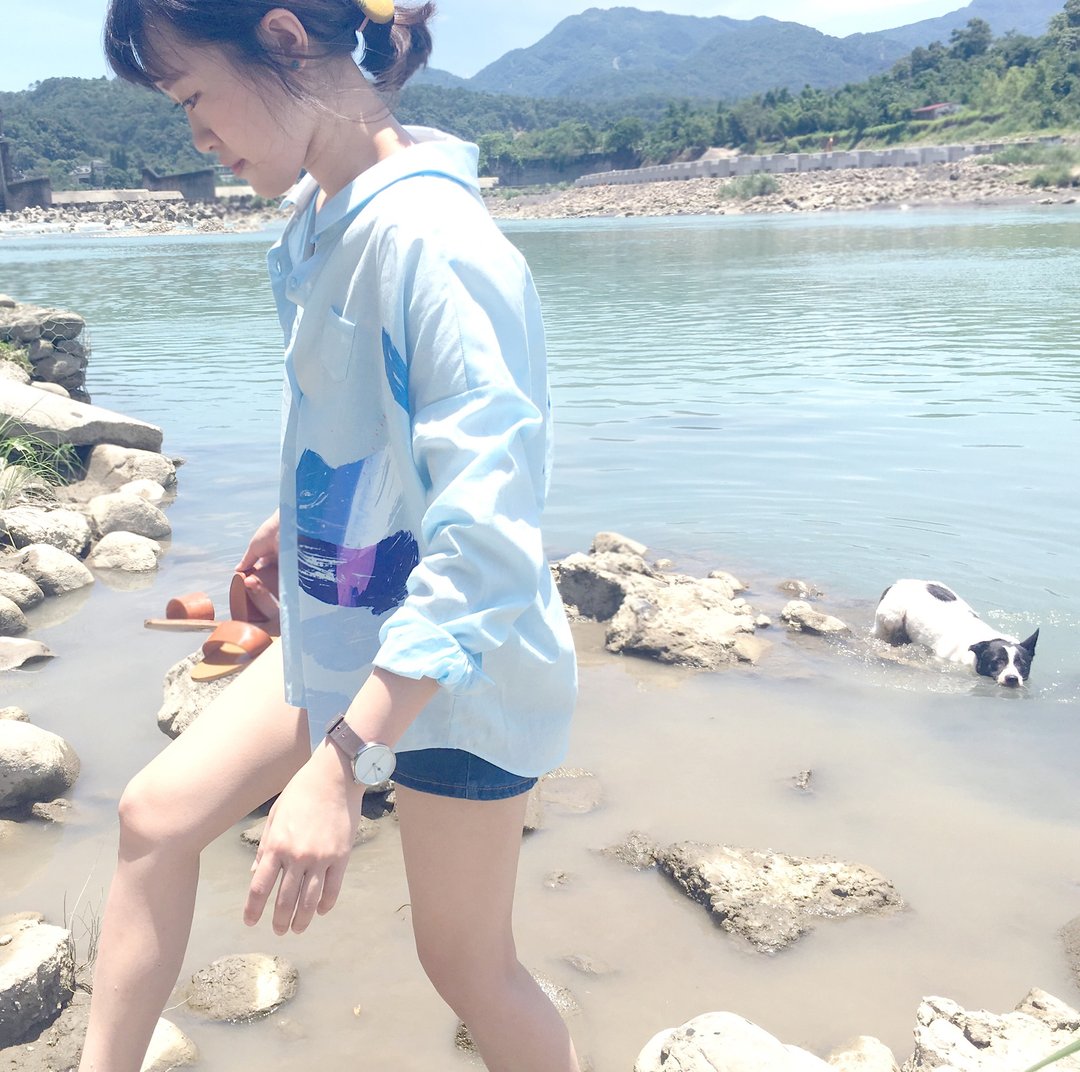 Yinke第二号衬衫-淡淡水蓝最美的故事 -海豚与海 / 雨点、水滩、小狗 - 女装衬衫 - 棉 蓝色