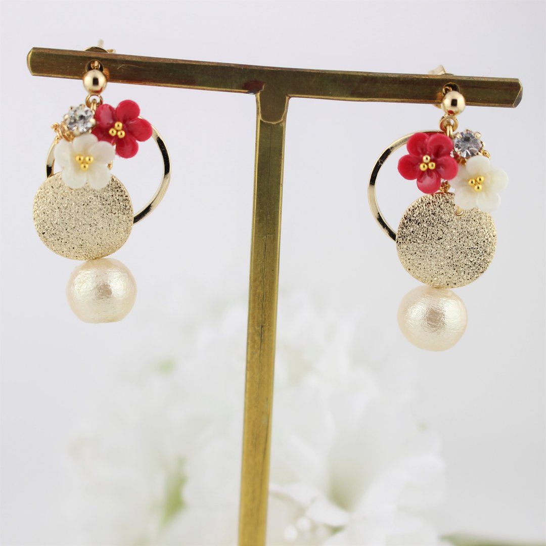 Red and white camellia gold circle earrings Clip-On - 耳环/耳夹 - 粘土 红色