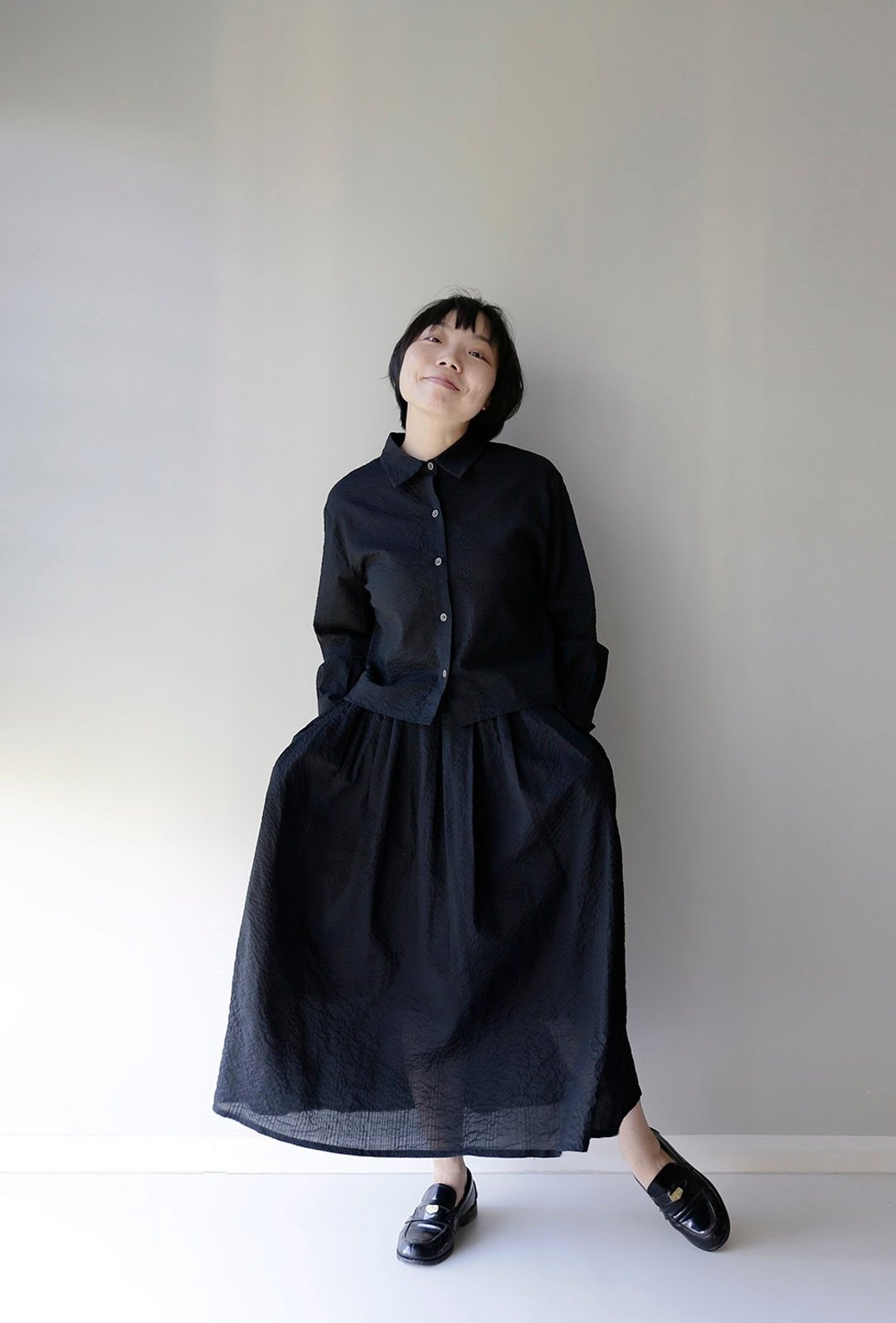 高级Chill  日本小纹黑色泡泡棉 方领长袖衬衫 - 女装上衣 - 棉．麻 黑色