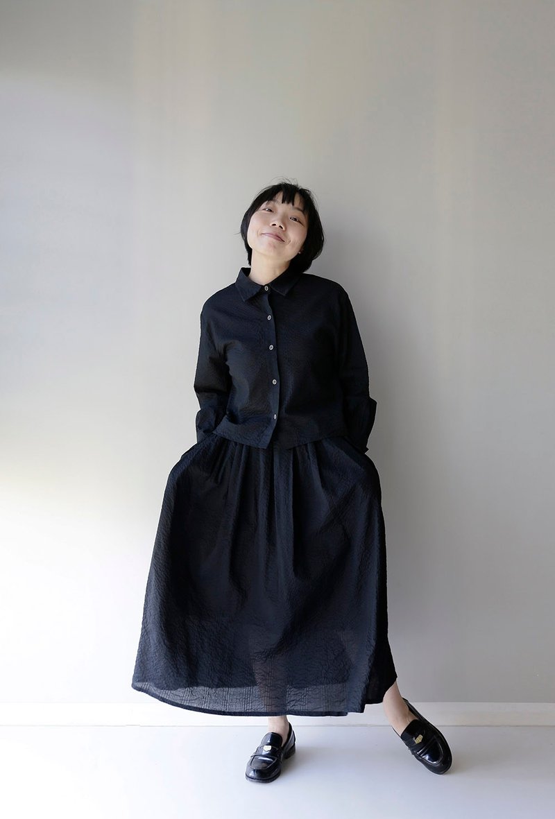 高级Chill  日本小纹黑色泡泡棉 方领长袖衬衫 - 女装上衣 - 棉．麻 黑色