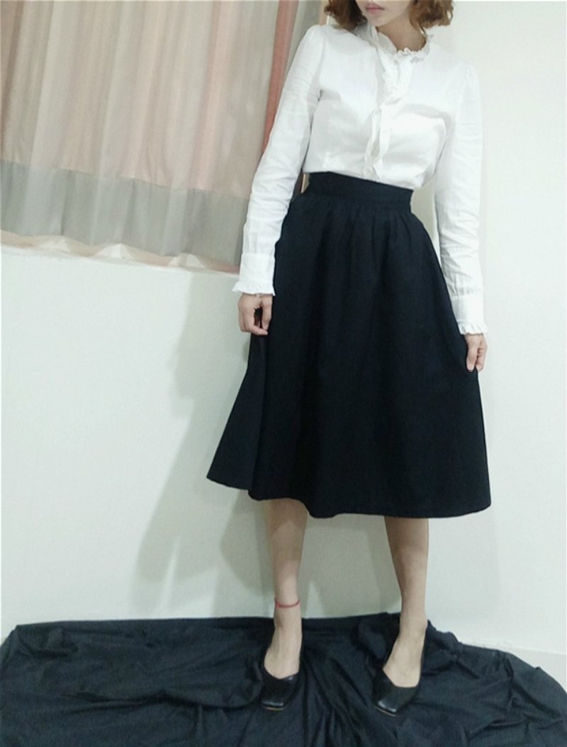 其实我也羡慕 赫本风圆裙-黑 | 100%有机棉 | 气质 优雅 修身 职业 上班 报告 面试 松紧腰 宽松 圆裙 中长裙 短裙 西装 - 裙子 - 棉．麻 黑色