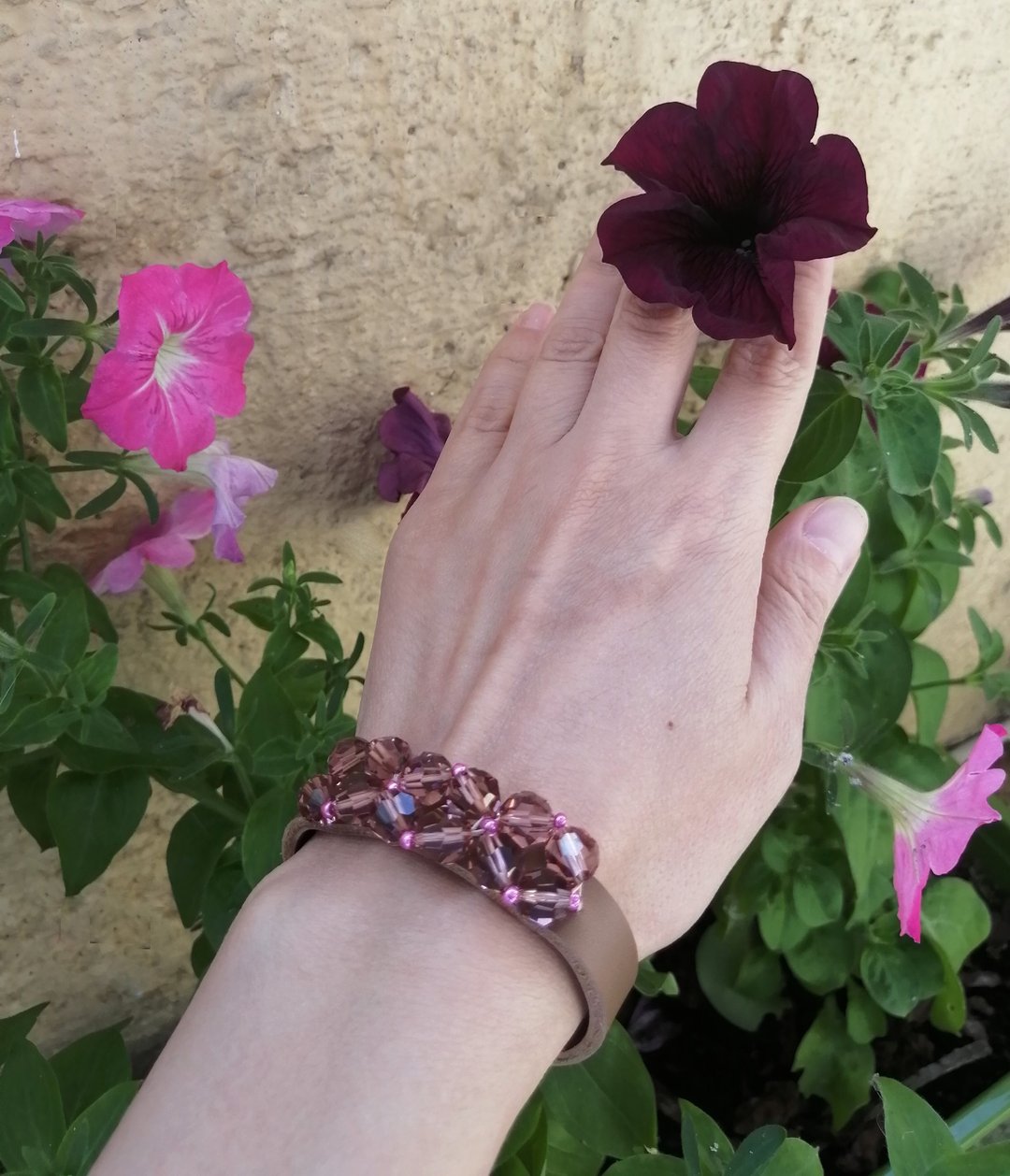 Genuine leather bracelet with Swarovski beads, rhinestones shine, Pink glow - 手链/手环 - 真皮 咖啡色