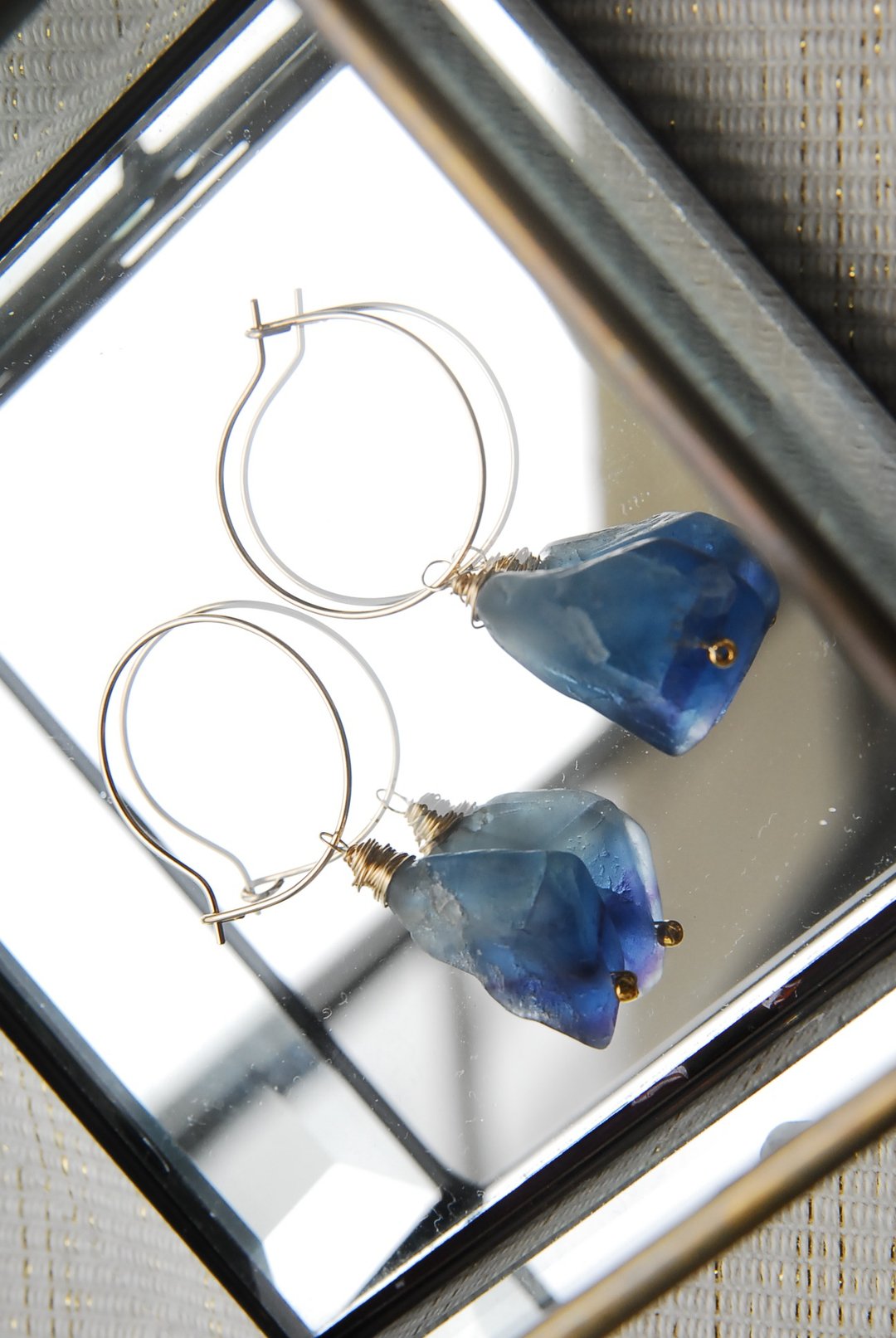 Rough Rock Fluorite Hoop Earrings Blue Green 14kgf - 耳环/耳夹 - 半宝石 蓝色