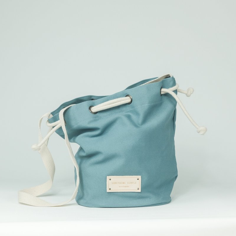 ROUND ME UP - Blue - 束口袋双肩包 - 棉．麻 蓝色