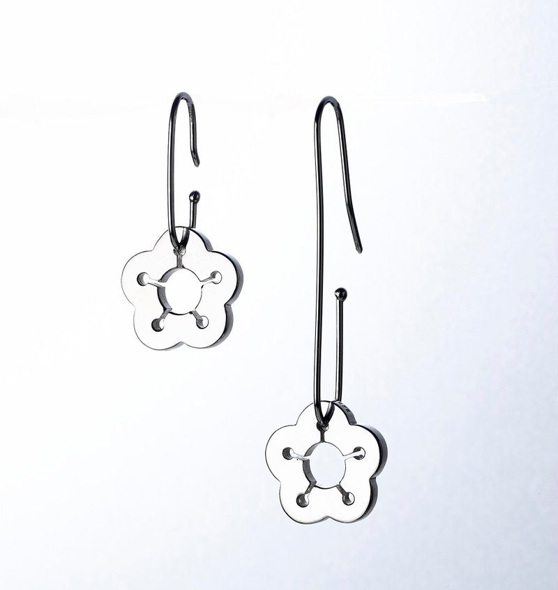 梅花耳坠 - 耳环/耳夹 - 银 银色