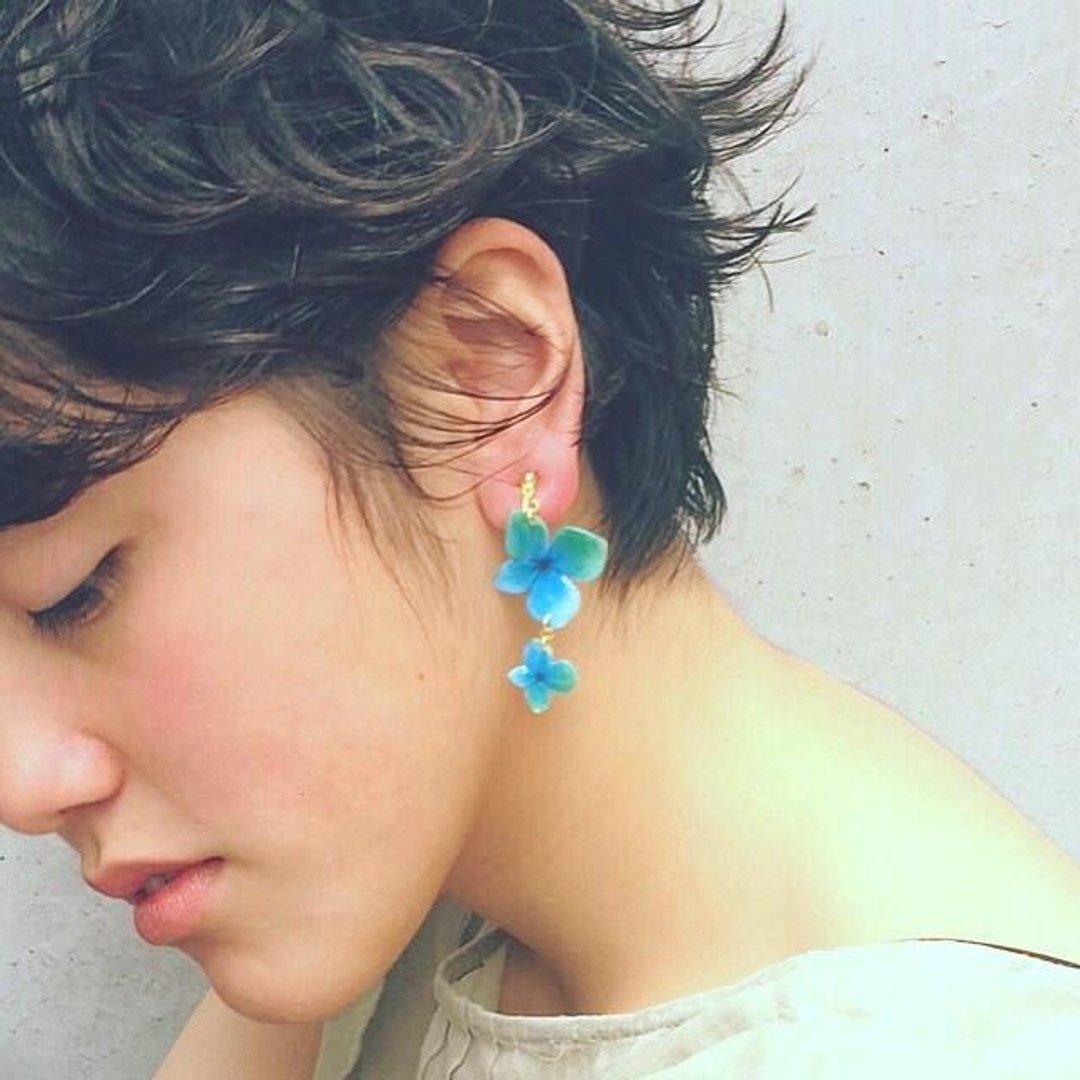 Bluegreen Hydrangea Earrings, Dainty 14k Gold Fill, BH01 - 耳环/耳夹 - 其他材质 蓝色