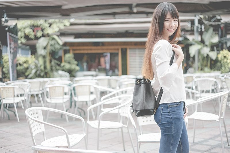 保证不脱皮-一年保固-台湾制作-纯素皮革－经典桶包_烟熏灰黑 - 后背包/双肩包 - 防水材质 黑色