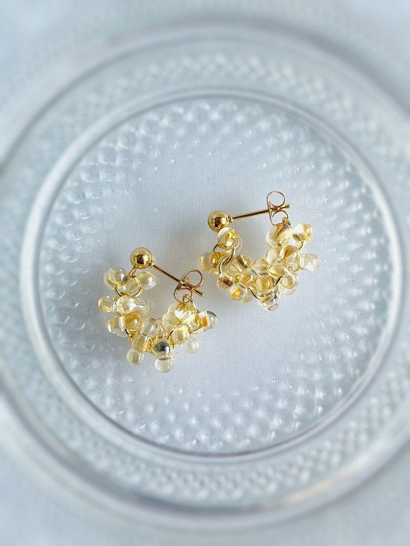 捷克珠子环形耳针/蝴蝶结 /环形耳针/18kgp/珠子/防过敏/捷克珠子/金色喇叭形耳环 - 耳环/耳夹 - 玻璃 金色