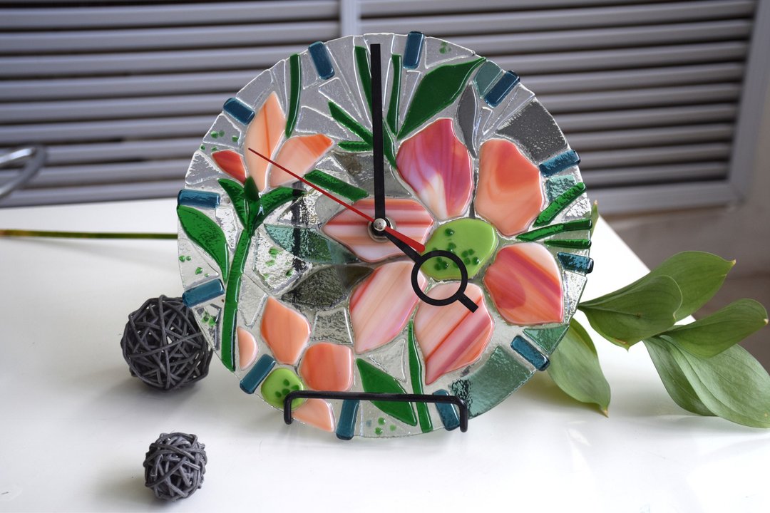 Wall glass clock with red flowers - Fused home decor - Round silent wall clock - 时钟/闹钟 - 玻璃 粉红色