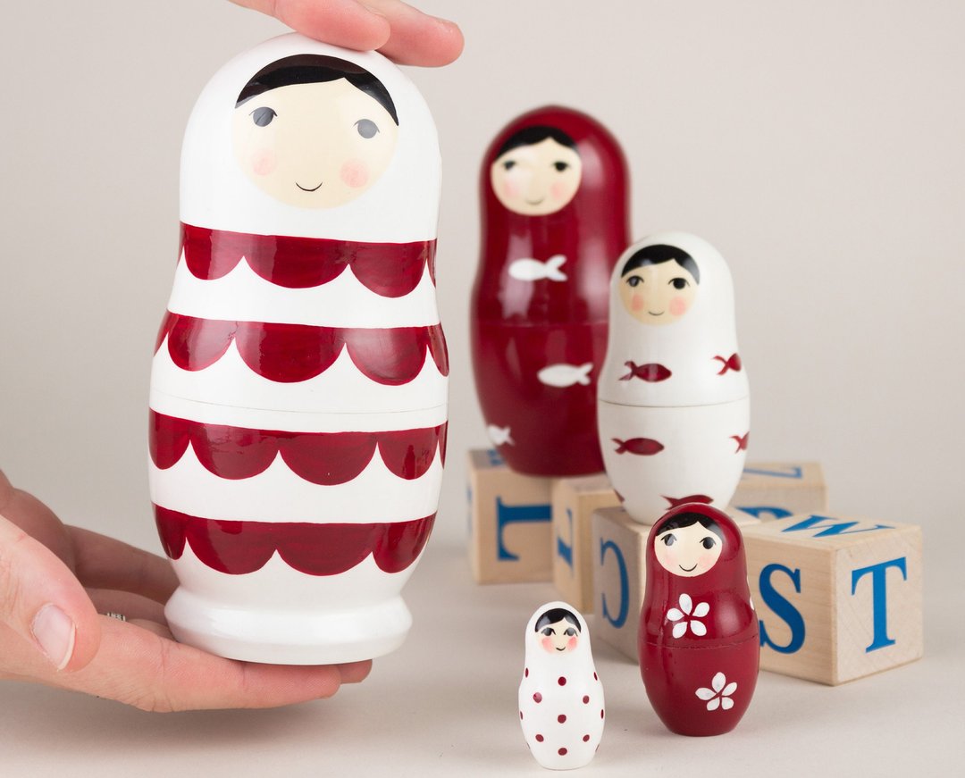 Modern nesting dolls white and burgundy waves Matryoshka Stacking dolls Wood toy - 玩具/玩偶 - 木头 