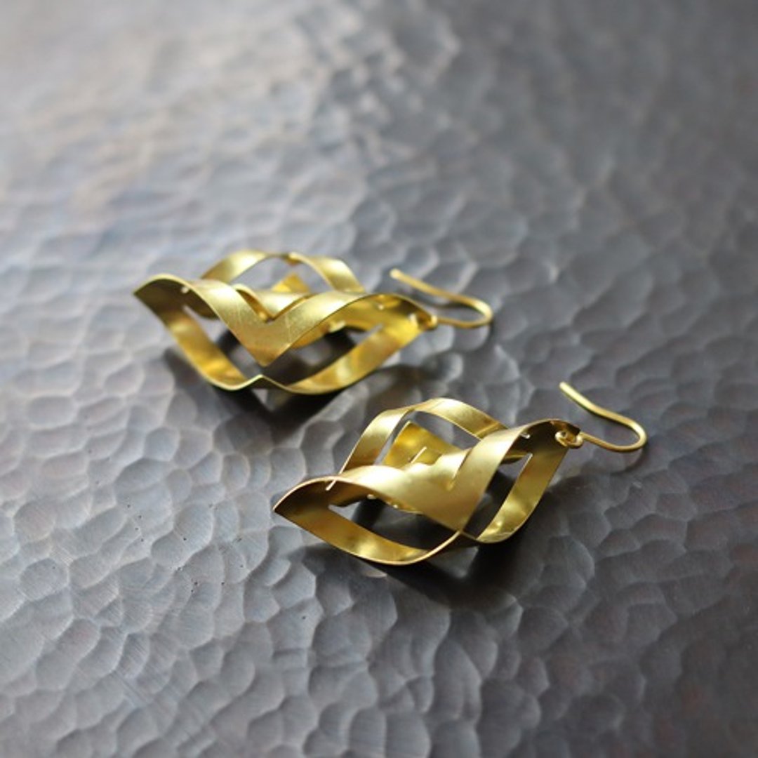 ORIGAMI earrings - 耳环/耳夹 - 铜/黄铜 金色