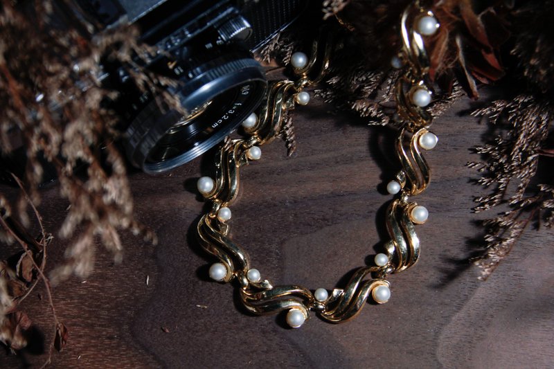 【古董饰品/西洋老件】美国TRIFARI珍珠古典线条颈链/项链 - 项链 - 其他金属 金色