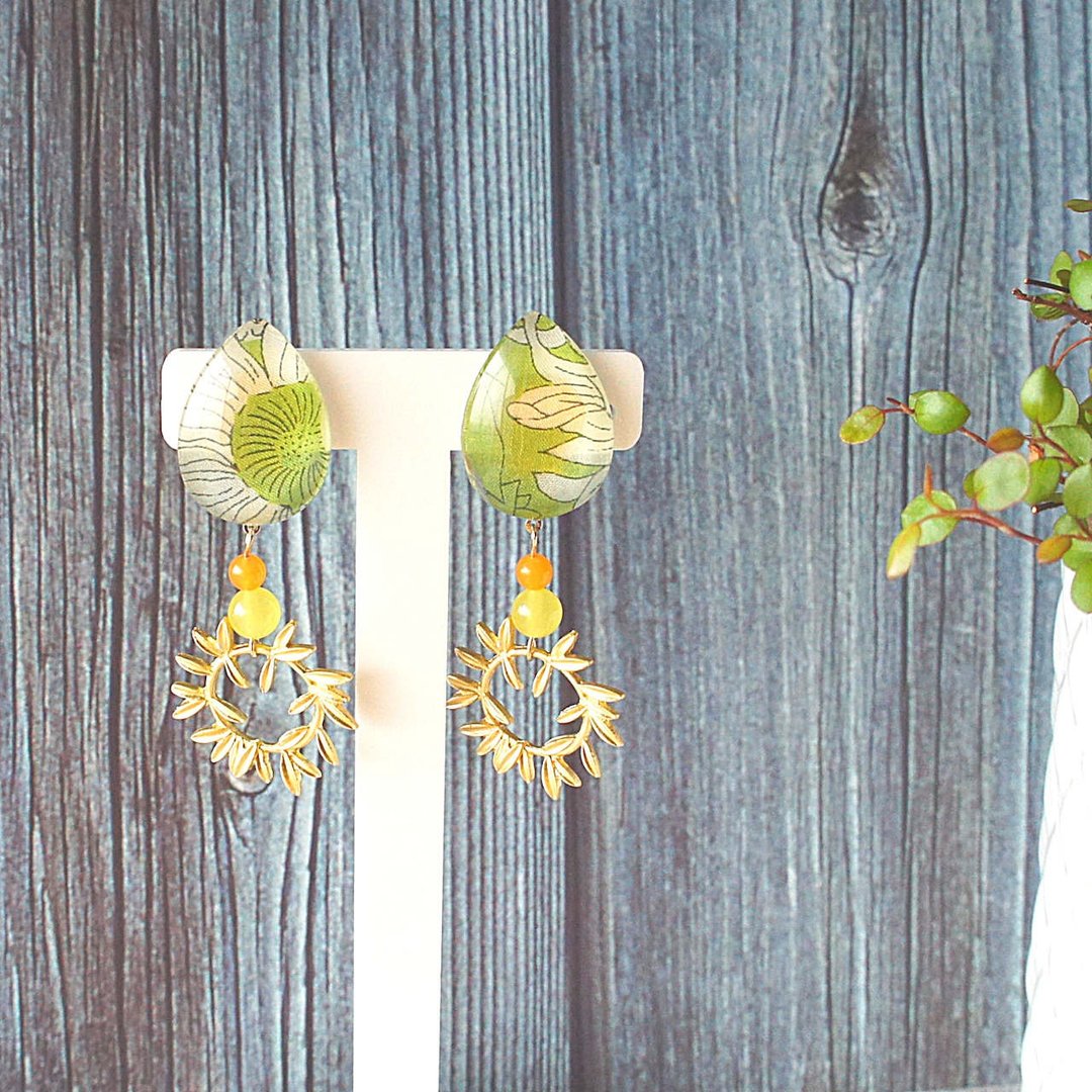Liberty and Wreath Charm Glass Cabochon Accessories Clip Earrings - 耳环/耳夹 - 玻璃 金色
