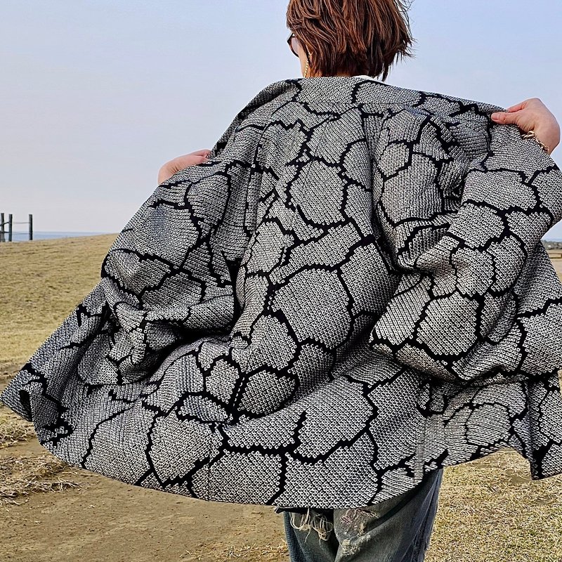 日本制造、黑白扎染羽织外套、复古日式和服开衫 - 女装休闲/机能外套 - 丝．绢 黑色