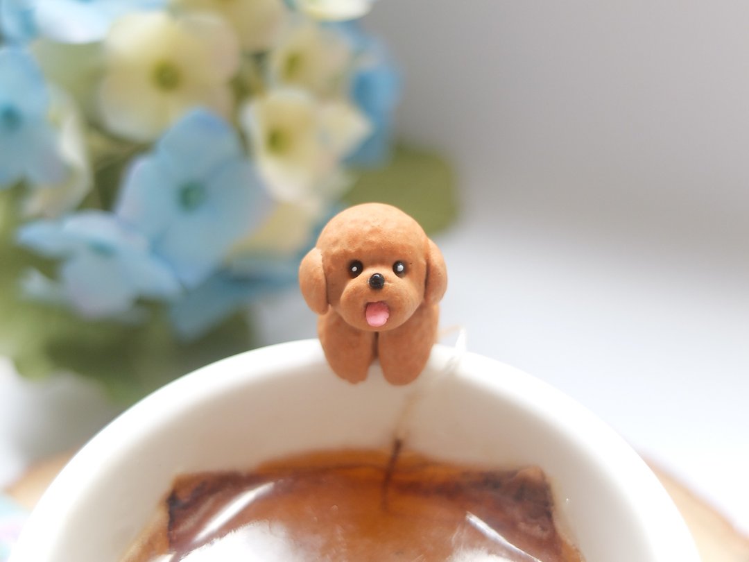 全手作- 啡色贵宾犬贵妇狗杯缘子 - 茶包架 挂杯 - 咖啡杯/马克杯 - 粘土 
