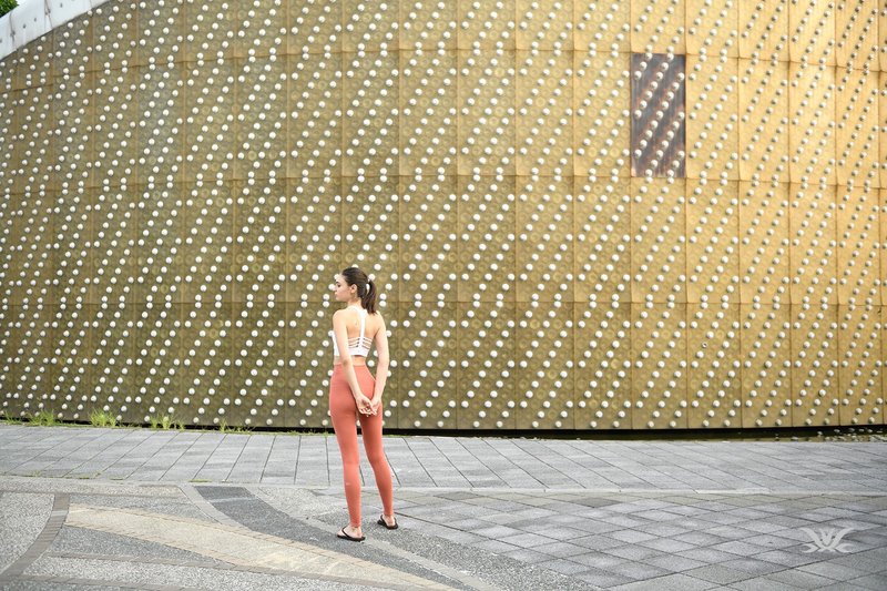 【换季特惠】#1168 V领线条缕空运动内衣 吸湿排汗 亲肤台湾制-白 - 女装瑜珈服 - 聚酯纤维 白色