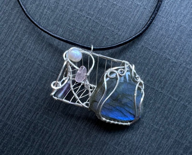 金属编织吊坠—三棱镜 - 项链 - 铜/黄铜 多色