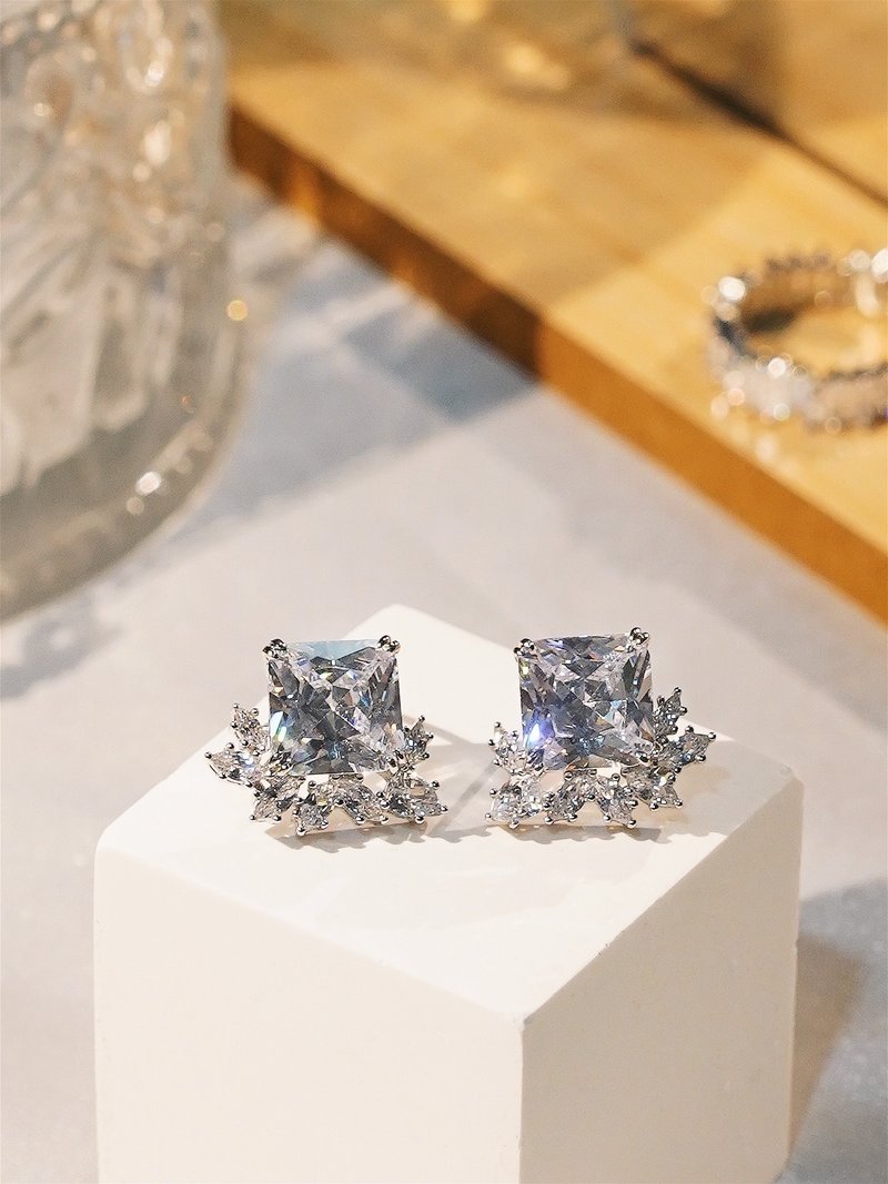 NY-Silver Needle Coral - 耳环/耳夹 - 铜/黄铜 银色