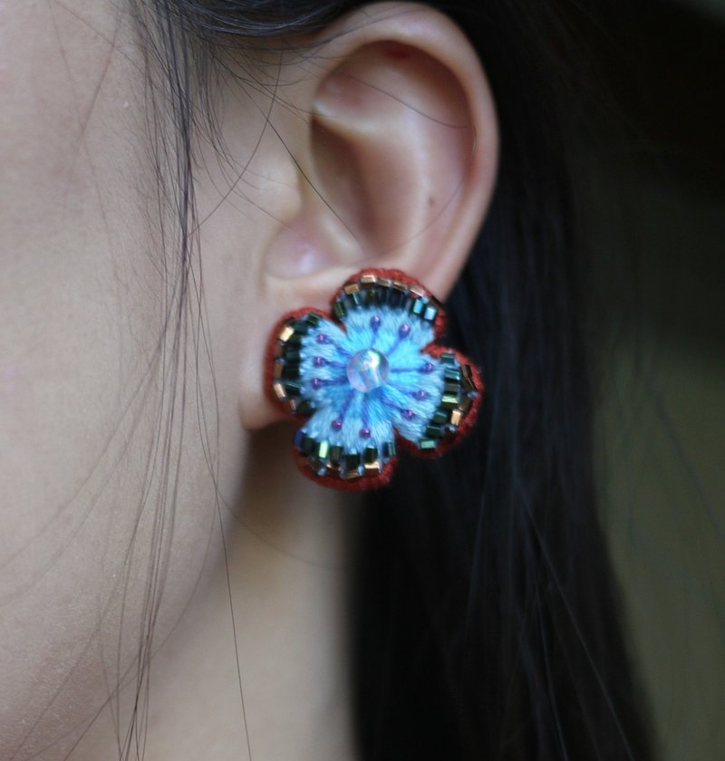 【花室培养手工刺绣】刺绣/耳针/花 - 耳环/耳夹 - 绣线 蓝色