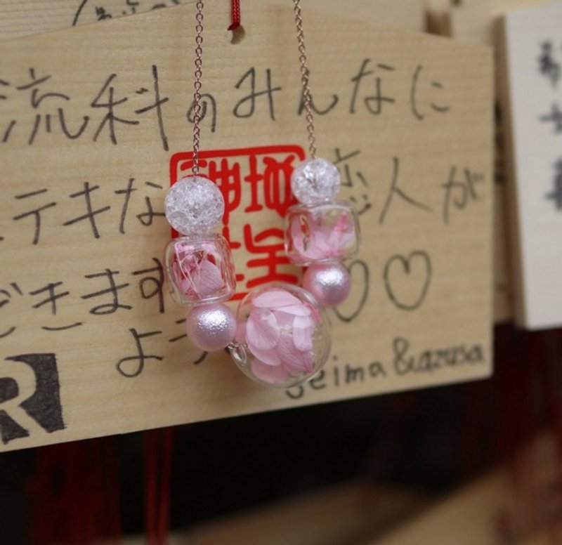 <<樱花未忘>> 几何 圆珠 方形珠 粉红色 不凋花 绣球 玻璃珠 原创 手作项链颈链首饰 镀铑铜链 Beads Ball Necklace Pink Free Shipping - 颈链 - 其他材质 粉红色