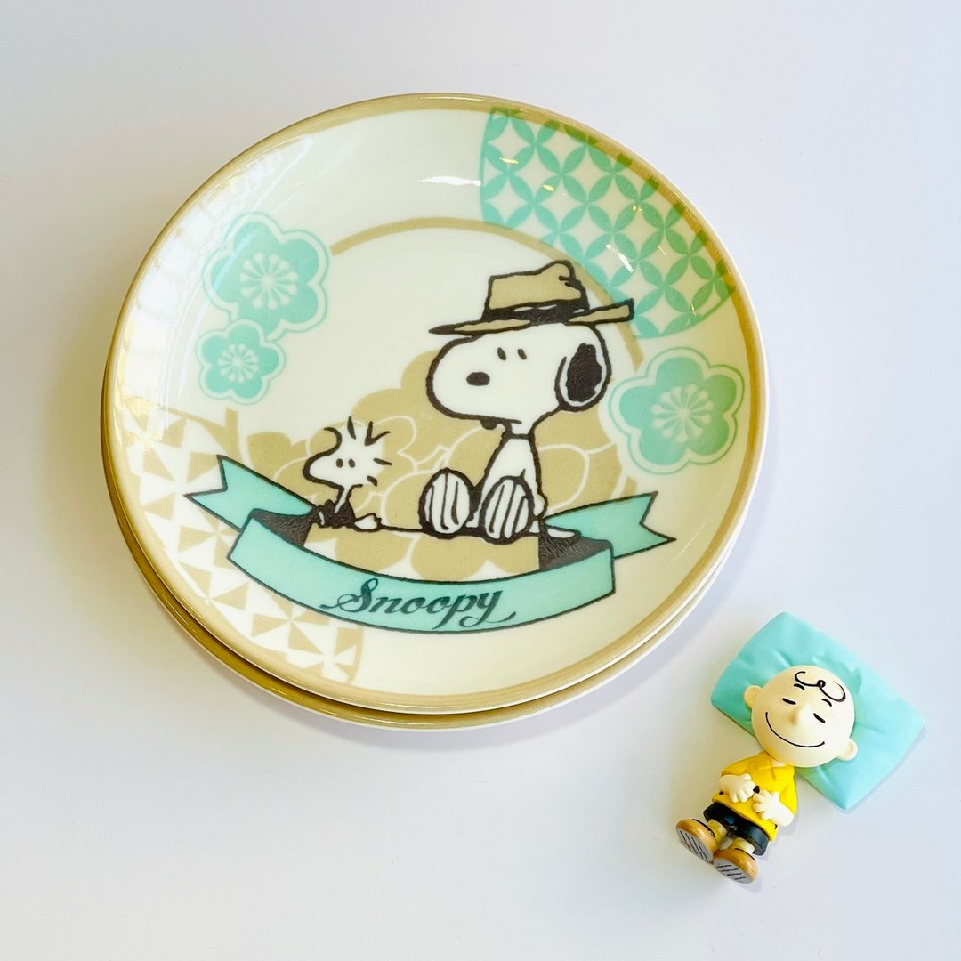 美浓烧-Peanuts史努比联名 怀旧和风翡翠绿小盘 - 盘子/餐盘/盘架 - 瓷 白色