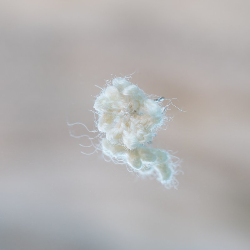 岩生鹿角刺绣钩织耳环 白羊 - 耳环/耳夹 - 羊毛 白色