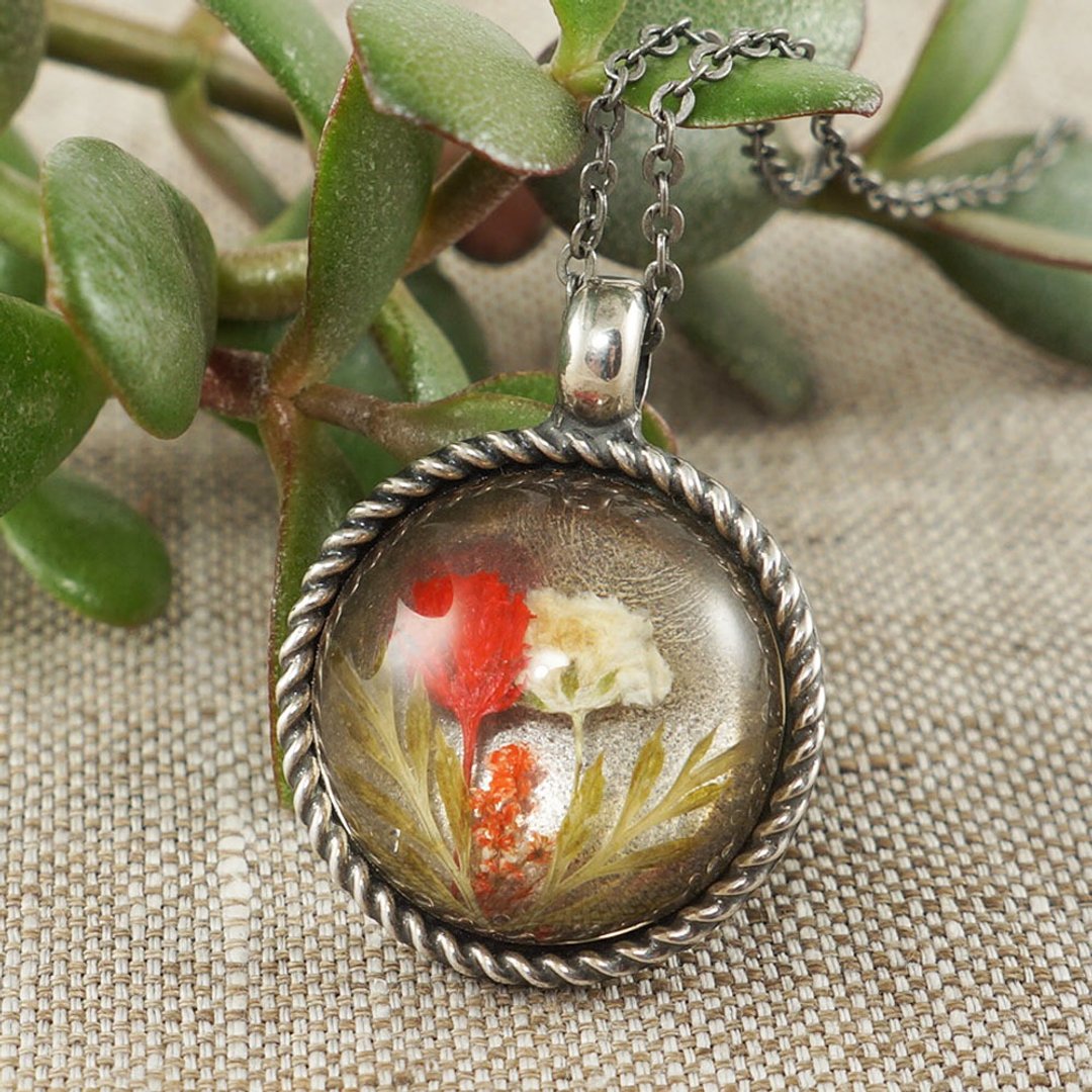 Red Dried Flower Floral Botanical Boho Silver Round Pendant Necklace Jewelry - 项链 - 其他材质 红色