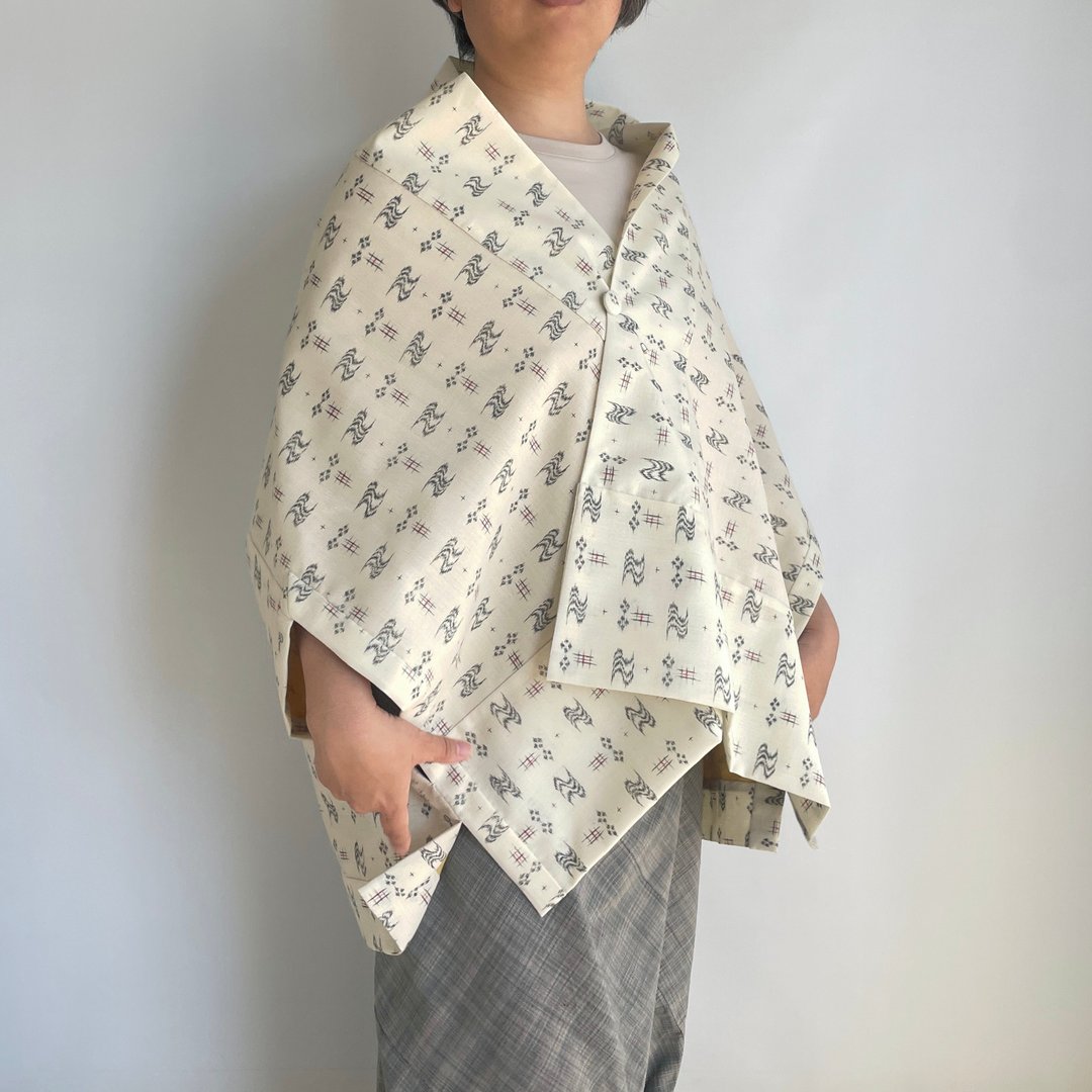 【独一无二】三角形羽织 附里布・胸针 - 象牙白絣织羊毛和服布料 & 黄色绢制八挂布 - 女装上衣 - 羊毛 白色