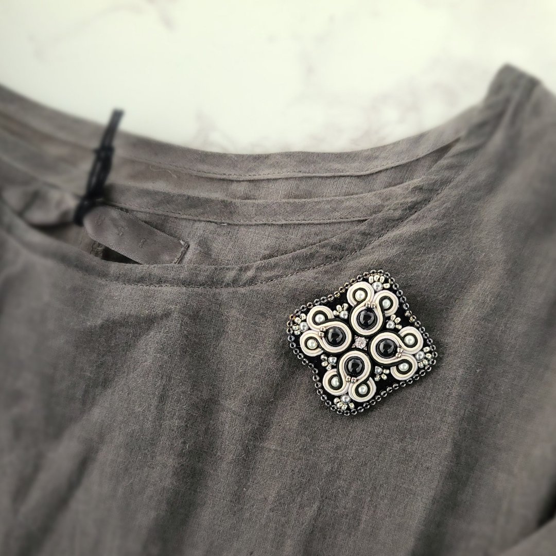 Brooch black monotone/circular/soutache - 胸针 - 其他材质 黑色
