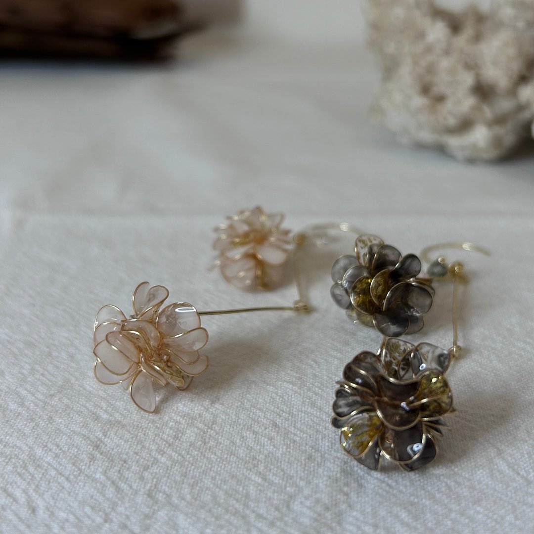 【孢子之风】垂坠式耳环 水晶花饰品 - 耳环/耳夹 - 树脂 