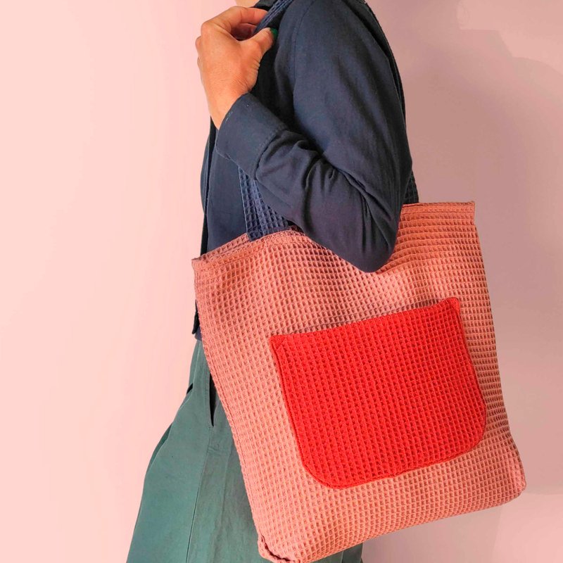 Play 托特包，卡其棕色。采用多彩棉质布料制成的大型手提包。 - 手提包/手提袋 - 棉．麻 咖啡色