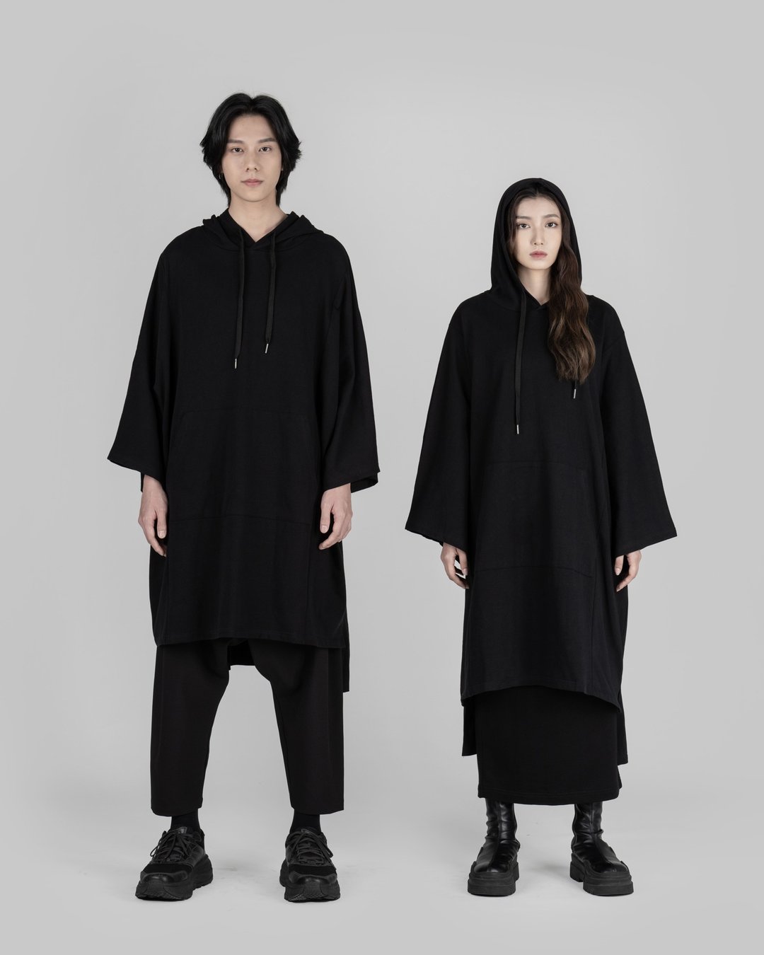 MUKK DESIGN 斗篷式宽袖帽T - 中性连帽卫衣/T 恤 - 棉．麻 黑色