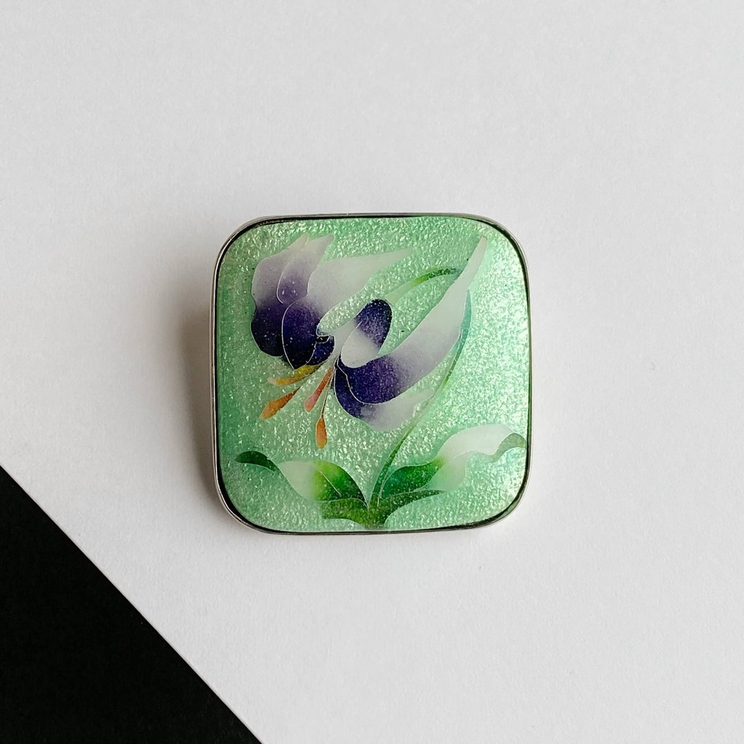 Katakuri [Bright Green] Cloisonne brooch, pure silver-clad wired cloisonne - 胸针 - 其他材质 蓝色