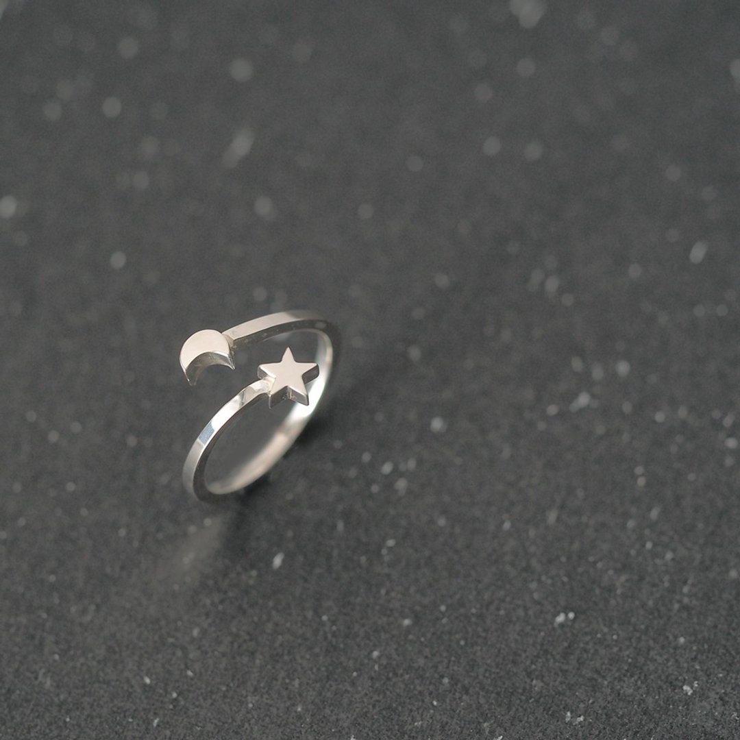 Micro tiny star & crescent moon open ring Silver 925 - 戒指 - 其他金属 银色