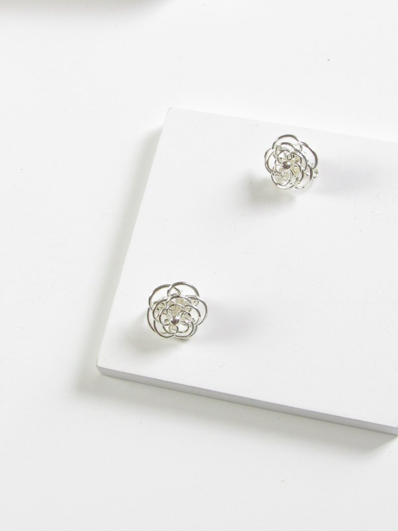 Vintage Filigree Rose Silver Clip On Earrings - 耳环/耳夹 - 银 银色