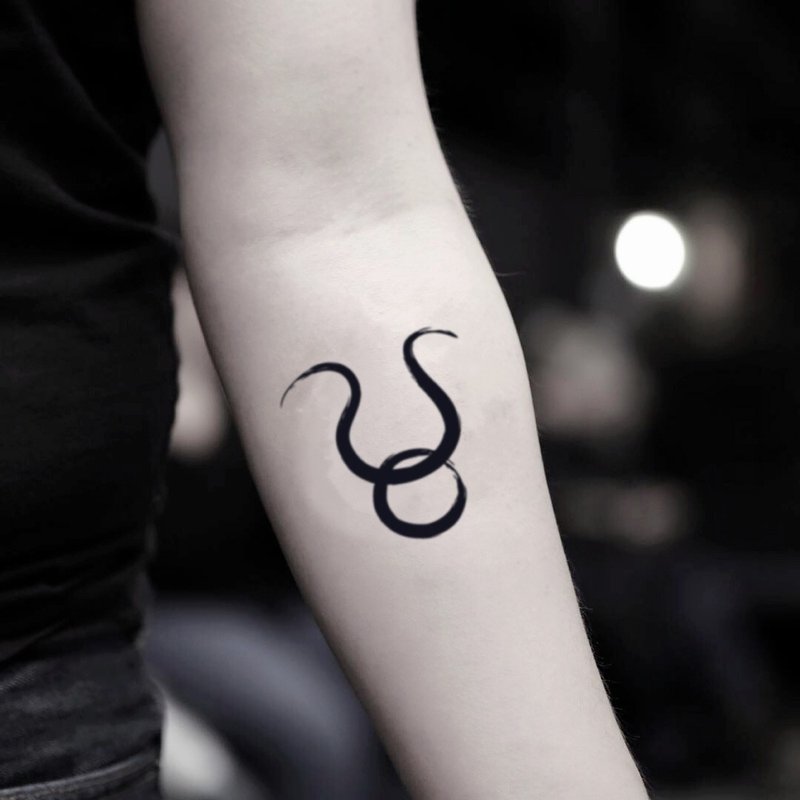OhMyTat 金牛座符号 Taurus 刺青图案纹身贴纸 (2 张) - 纹身贴 - 纸 黑色