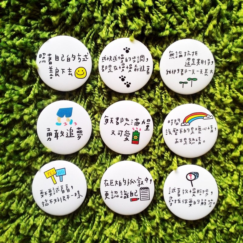 花大鼻文字徽章 第三部分 共9款 - 徽章/别针 - 塑料 多色