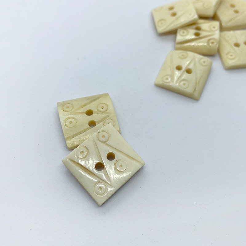 Hana Mokuba – 天然手工方形牛骨钮 (一包) - 其他 - 其他材质 