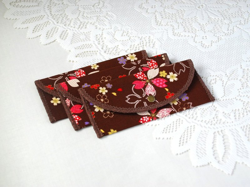 :: 猫公主 :: 蕾丝镶边布红包 。 和风樱花 1入 (咖啡) - 红包/春联 - 棉．麻 咖啡色
