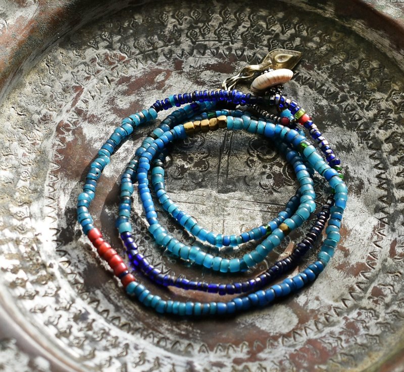 纳加族古董珠与金赤白心珠、旧奥里萨黄铜长项链 贝珠扣 - 项链 - 宝石 蓝色