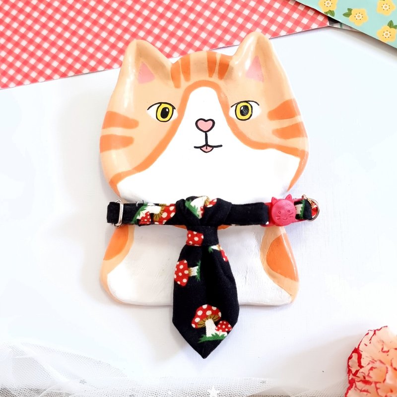 Mushroom fabric Cat Necktie Collar with Breakaway Safety Buckle - 项圈/牵绳 - 棉 红色