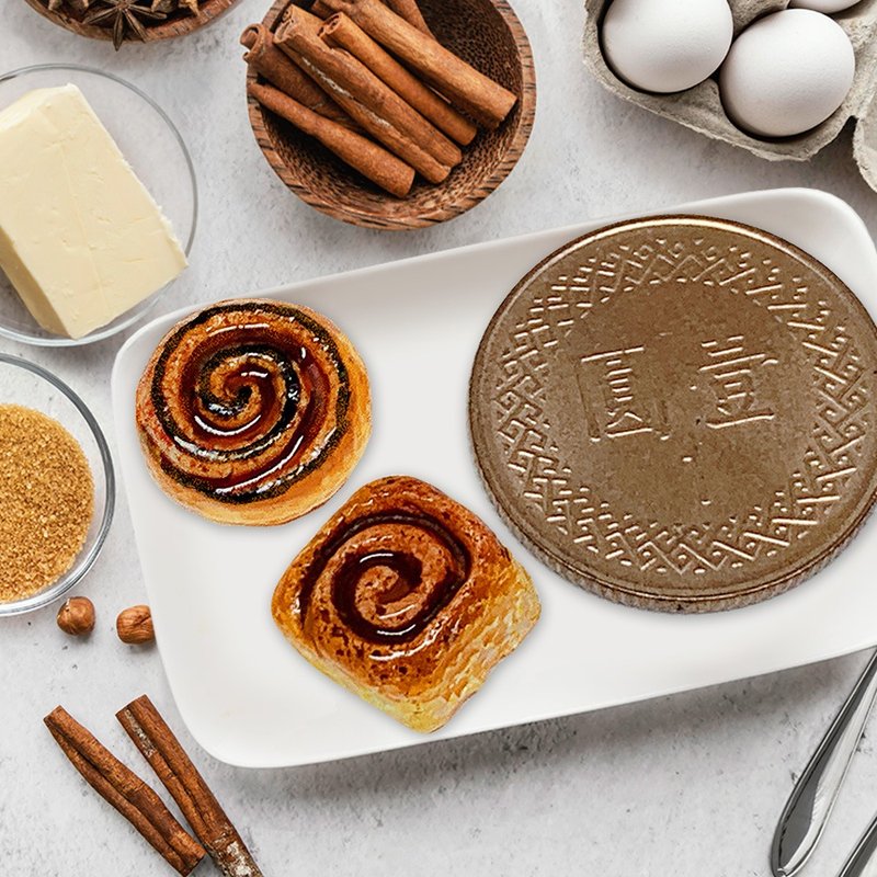 【微距食界】手作1cm/肉桂卷/耳环/吊饰/摆饰(单一个) - 耳环/耳夹 - 粘土 多色