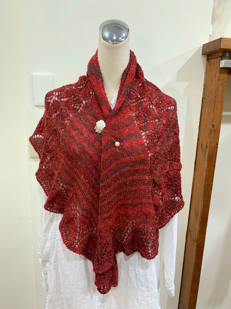 喜庆红披肩围巾。手工编织。红/金葱/深浅段染色。 - 围巾/披肩 - 羊毛 