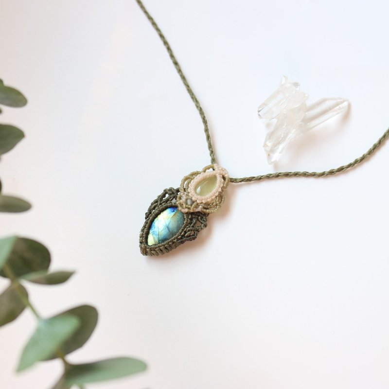 天然石葡萄石拉长石南美蜡线编织项链 - 项链 - 水晶 绿色